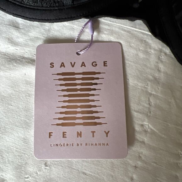 Savage X Fenty Bra 34C Black Floral Lace Overlay Underwire Logo Lingerie NEW - Picture 3 of 11